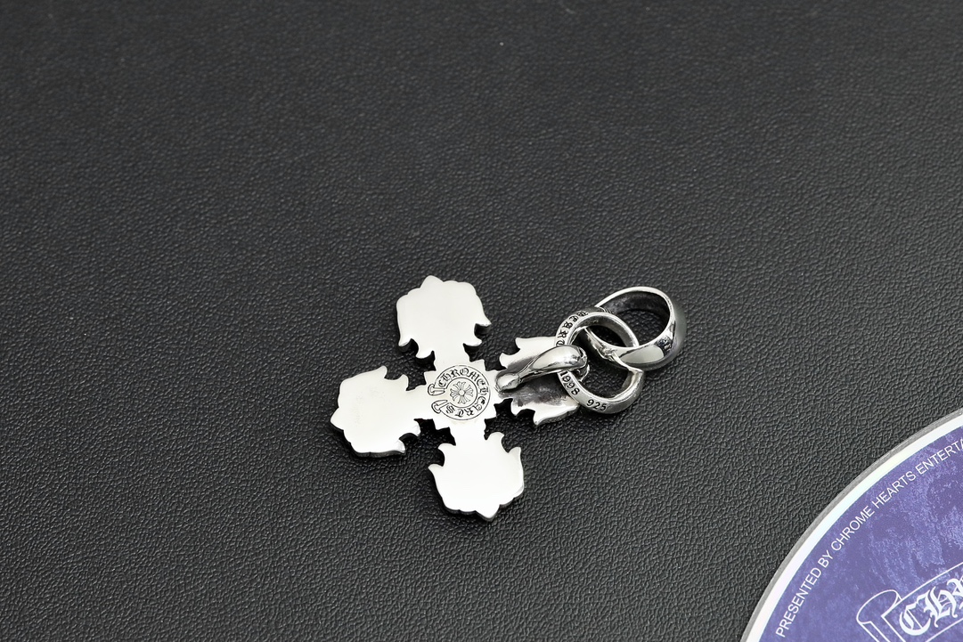 CH Square Cross Flower Pendant [Weight approx. 17.7g]