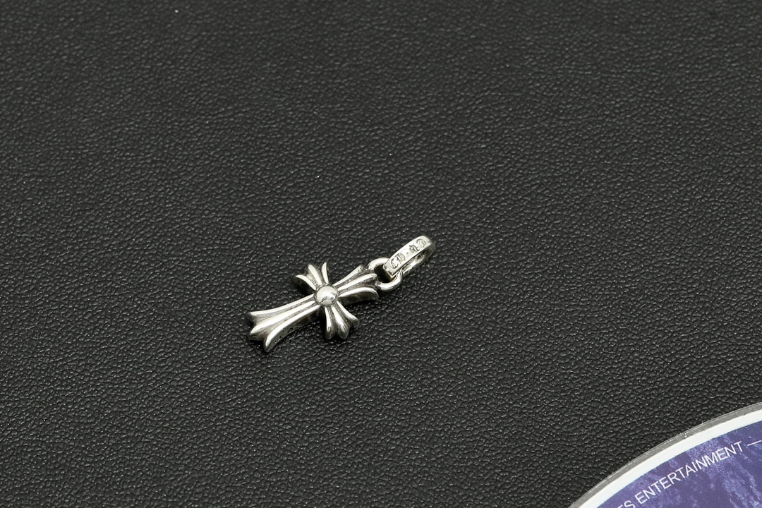 CH mini cross single-sided diamond pendant [Weight approx. 2.2g]
