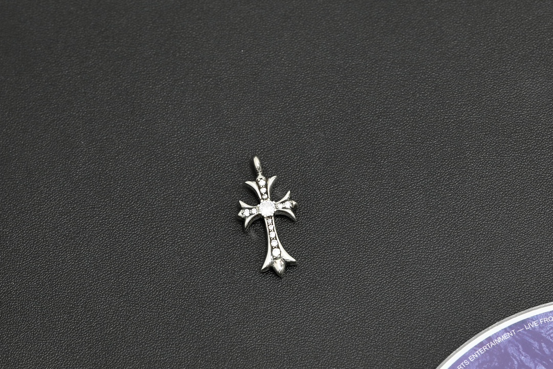 CH Diamond Cross Pendant [Approx. 6.5g]