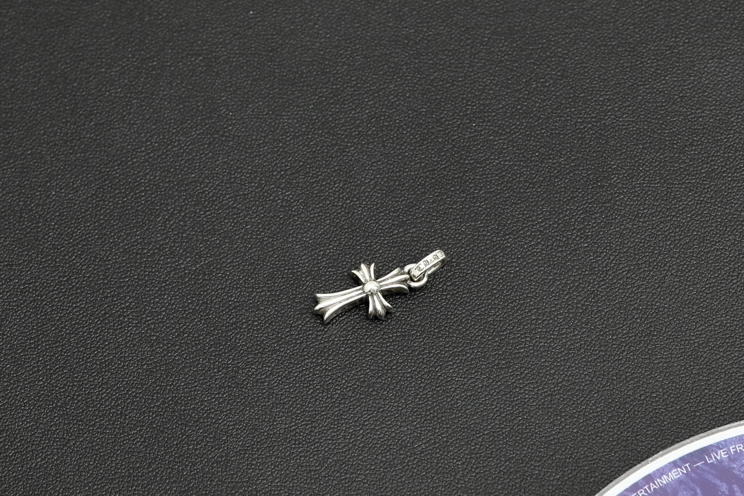CH mini cross single-sided diamond pendant [Weight approx. 2.2g]