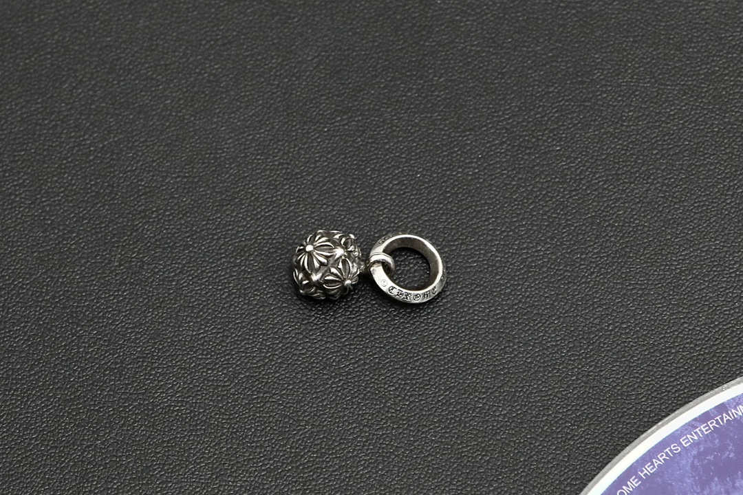 CH Pyramid Plus Ball Cross Pendant [Weight approx. 4.7g]