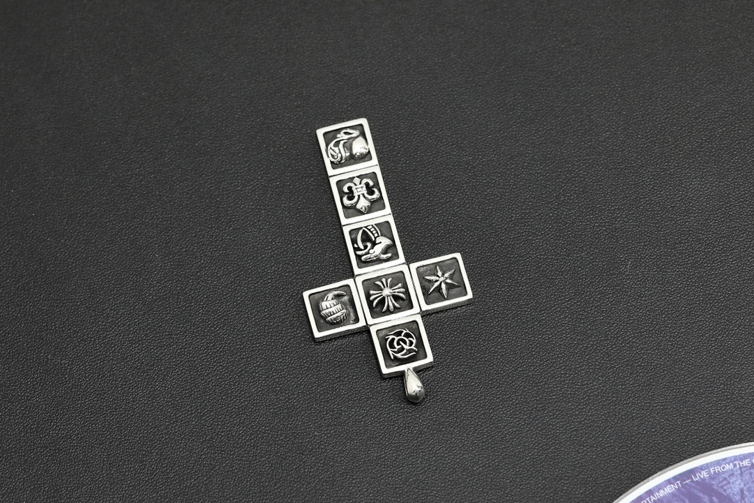 CH Multi-Element Cross Pendant [Weight approx. 25.6g]
