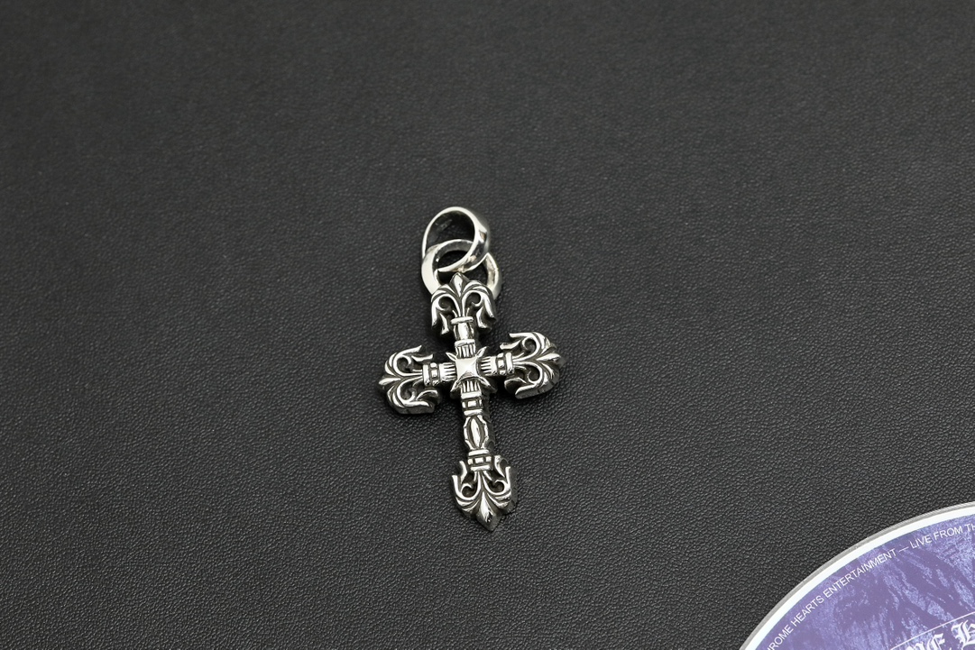 CH Small Cross Flower Pendant [Weight approx. 27.5g]