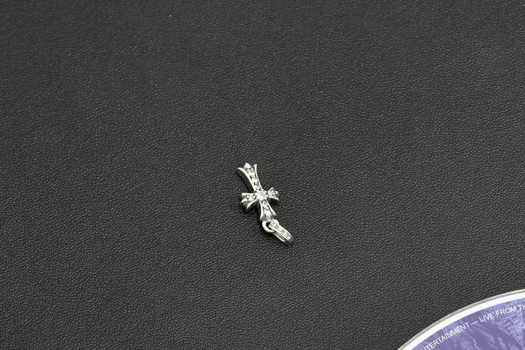 CH mini cross single-sided diamond pendant [Weight approx. 2.2g]