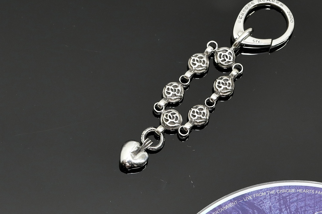 CH｜ Floral Bud Beaded Heart Keychain