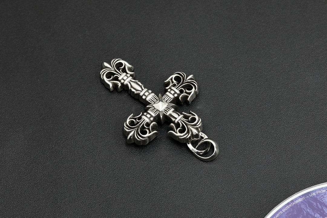 CH Large Cross Flower Pendant [Weight approx. 65.6g]
