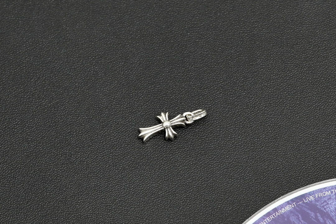 CH Cross Pendant [Weight approx. 2.5g]