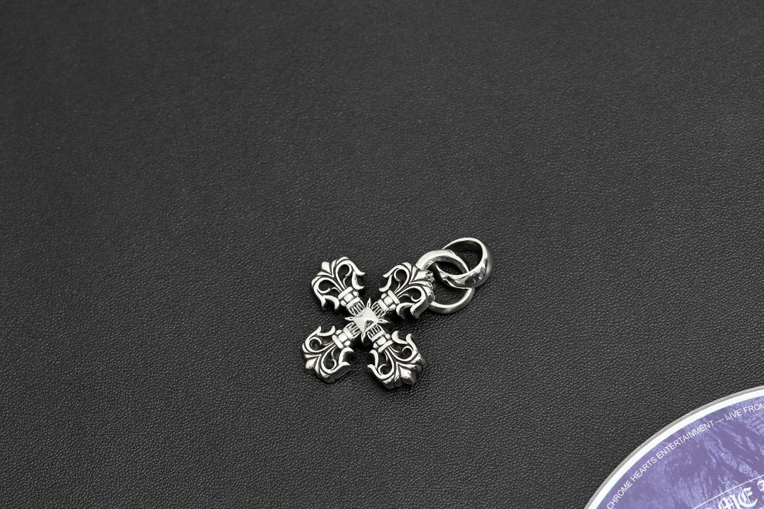CH Square Cross Flower Pendant [Weight approx. 17.7g]