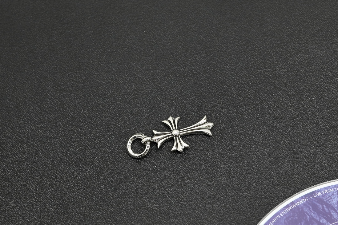 CH Circular Flat Cross Pendant [Weight approx. 4.9g]