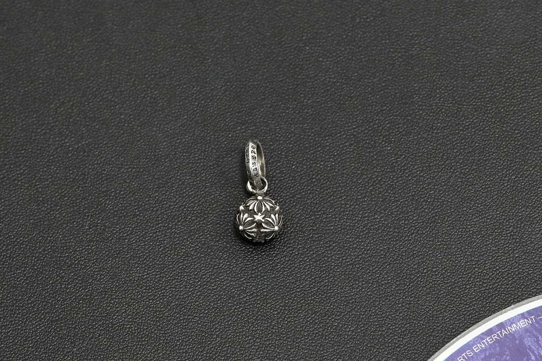 CH Pyramid Plus Ball Cross Pendant [Weight approx. 4.7g]