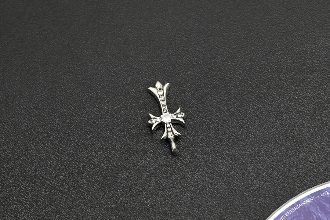 CH Diamond Cross Pendant [Approx. 6.5g]