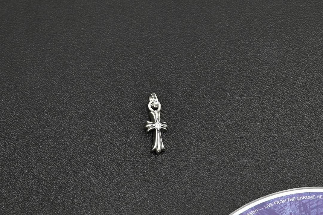 CHmini Single Diamond Cross Pendant [Weight approx. 3.5g]