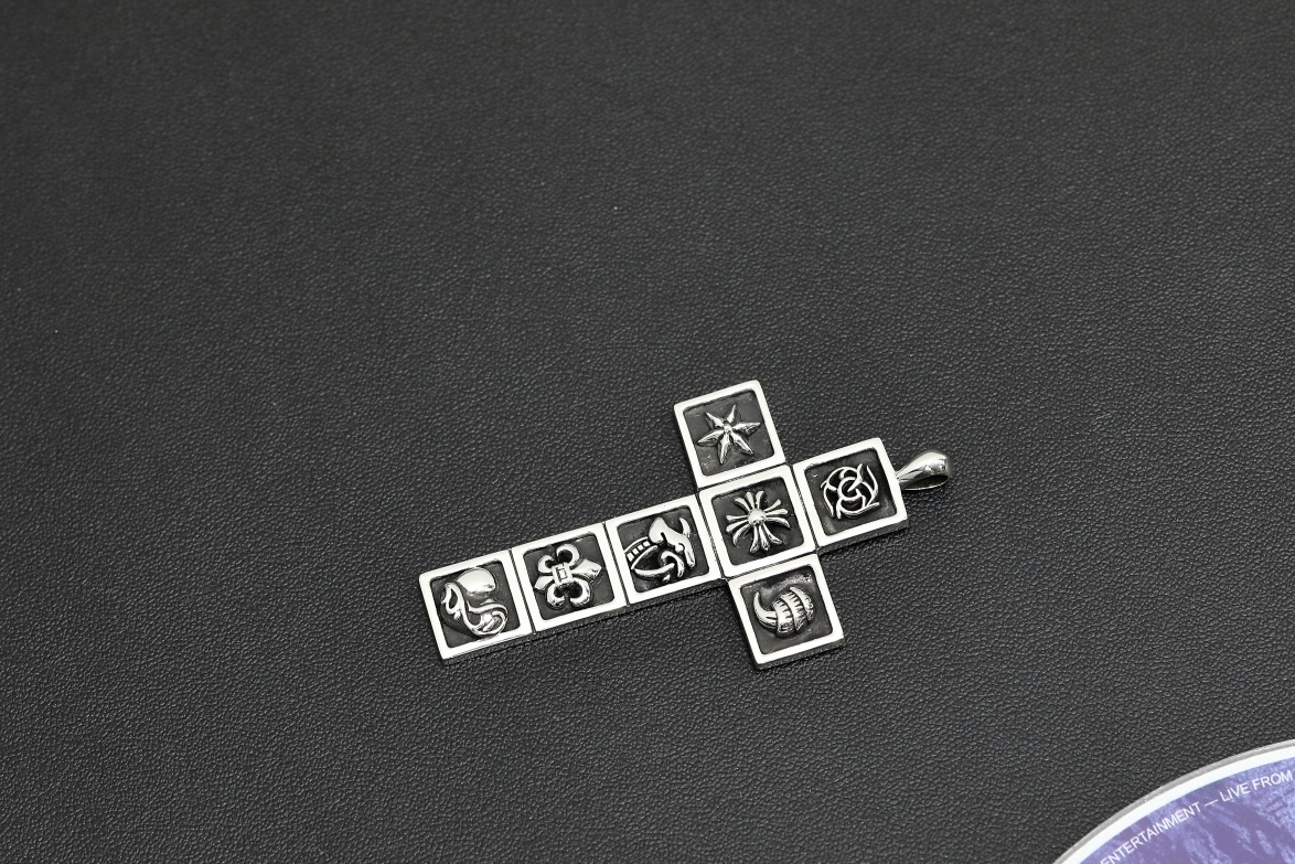 CH Multi-Element Cross Pendant [Weight approx. 25.6g]