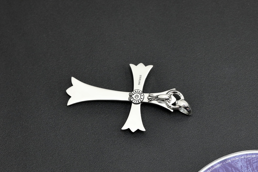 CH Large Cross Pendant [Weight approx. 46.3g]