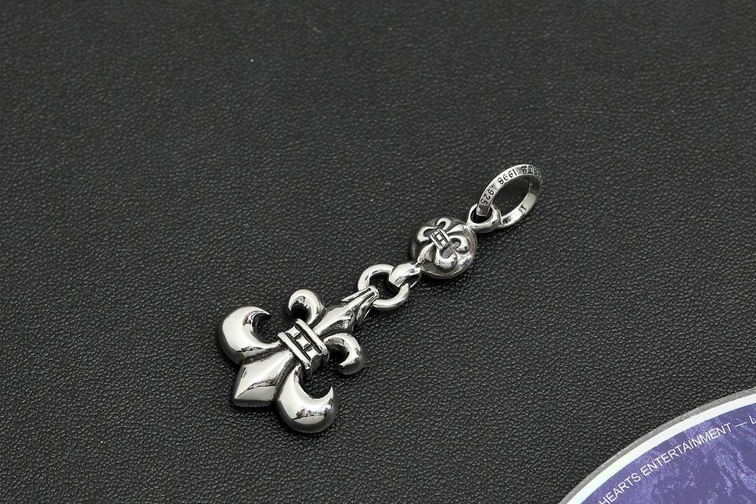 CH Scout Flower Pendant + Beaded Charm [Weight approx. 14.5g]