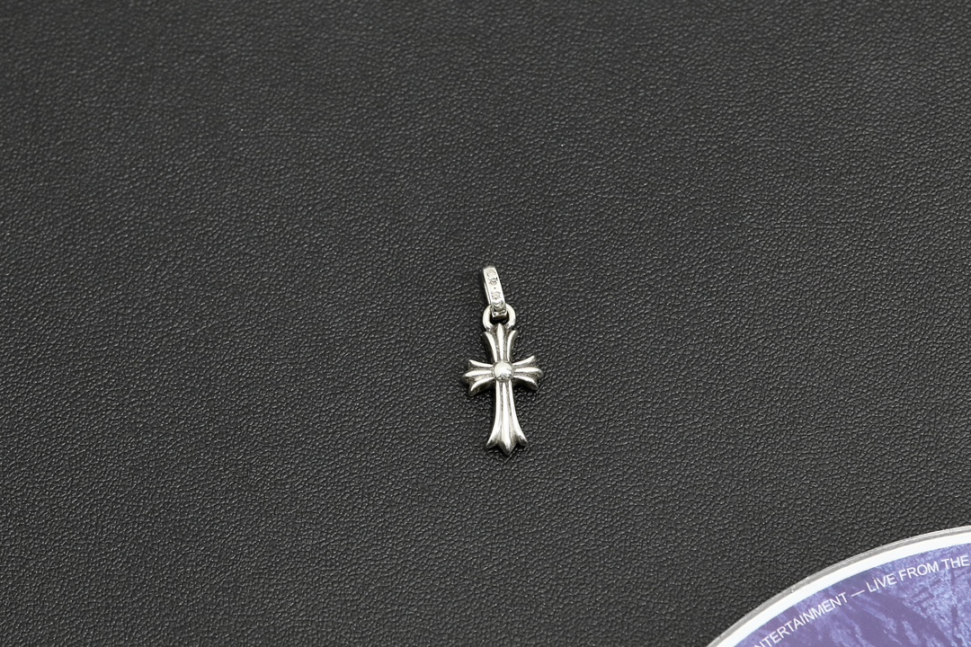 CH Cross Pendant [Weight approx. 2.5g]
