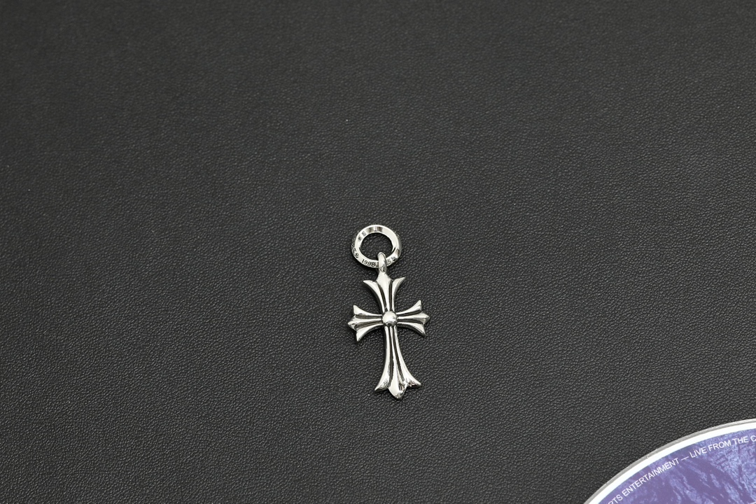 CH Circular Flat Cross Pendant [Weight approx. 4.9g]