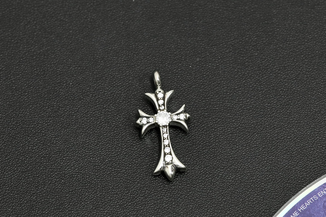 CH Diamond Cross Pendant [Approx. 6.5g]
