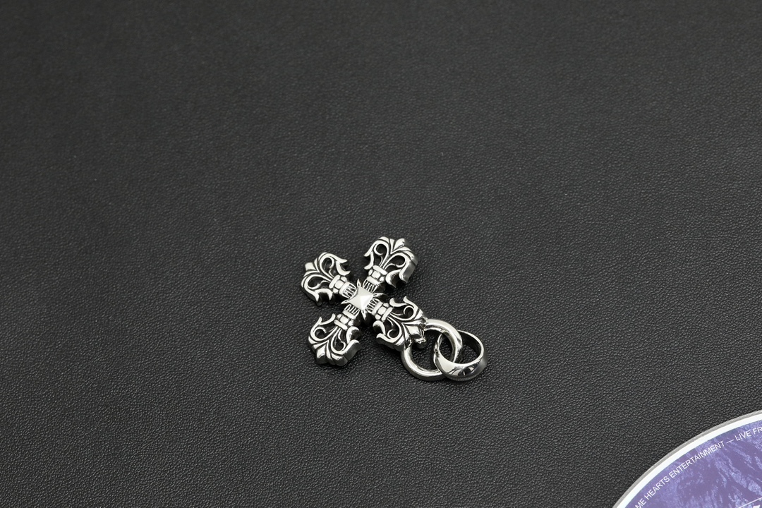 CH Square Cross Flower Pendant [Weight approx. 17.7g]