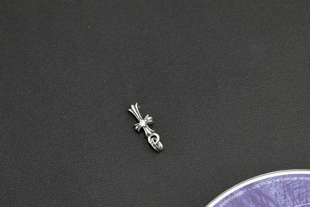 CHmini Single Diamond Cross Pendant [Weight approx. 3.5g]