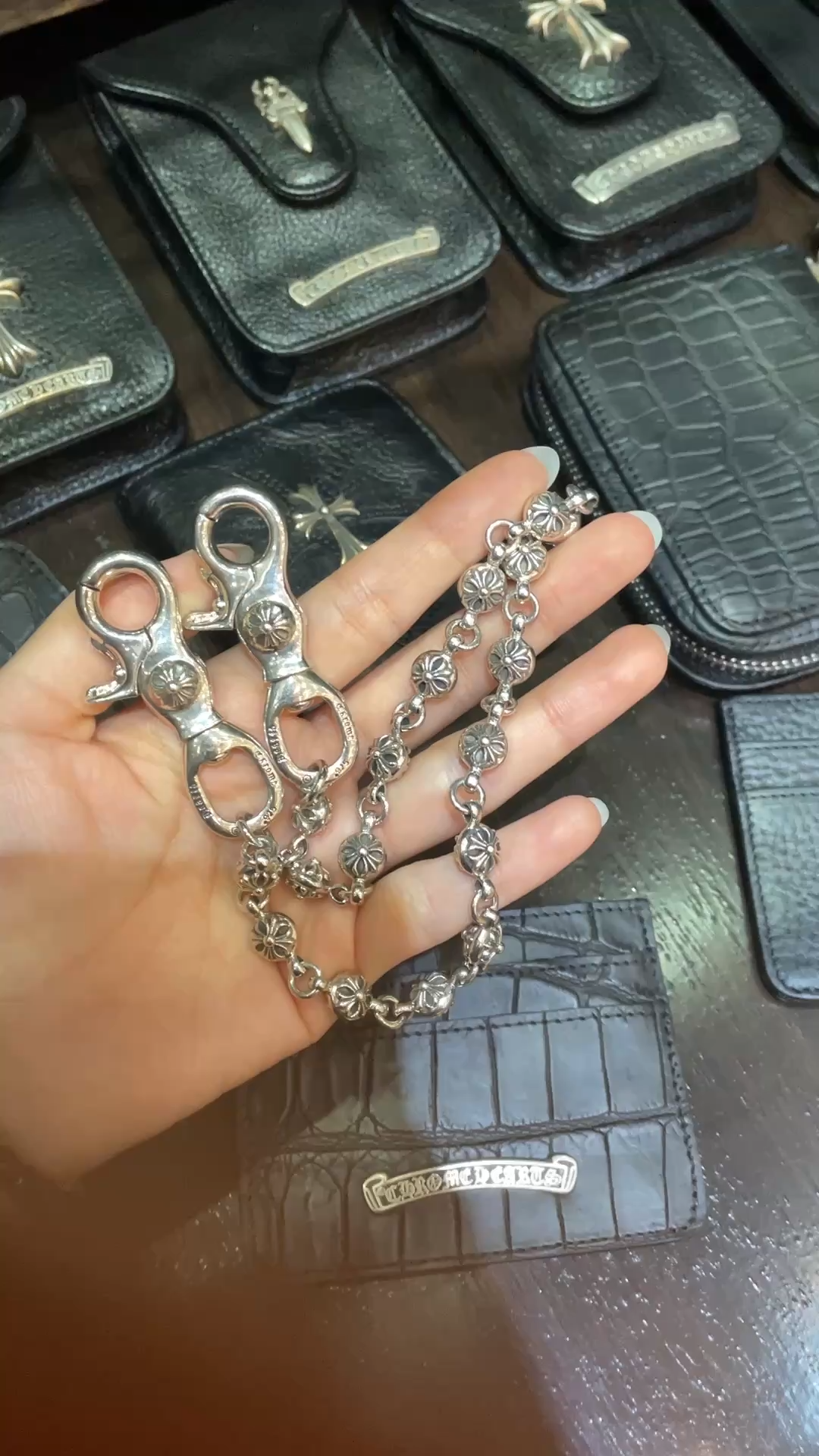 CH｜Double Hook Clasp with Cross Beads, 16 Beads