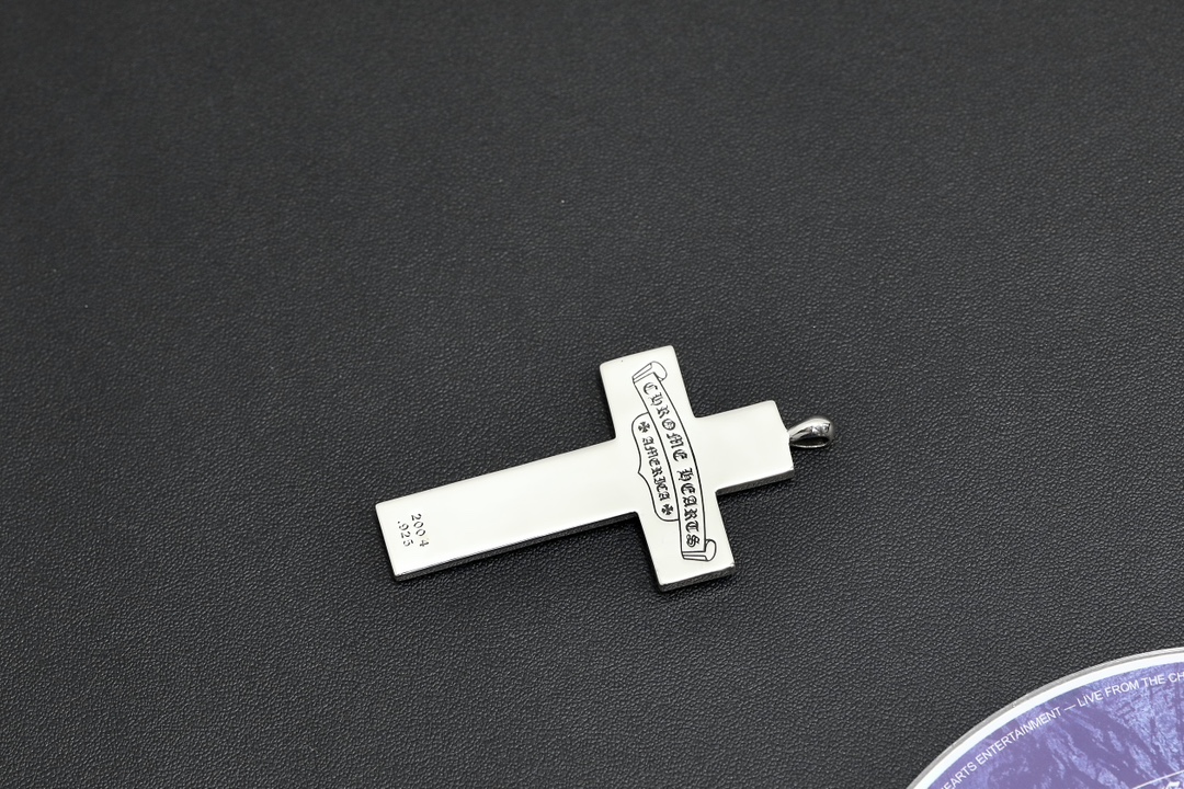 CH Multi-Element Cross Pendant [Weight approx. 25.6g]