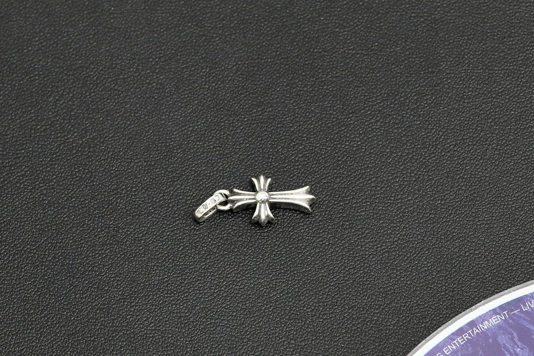 CH Cross Pendant [Weight approx. 2.5g]