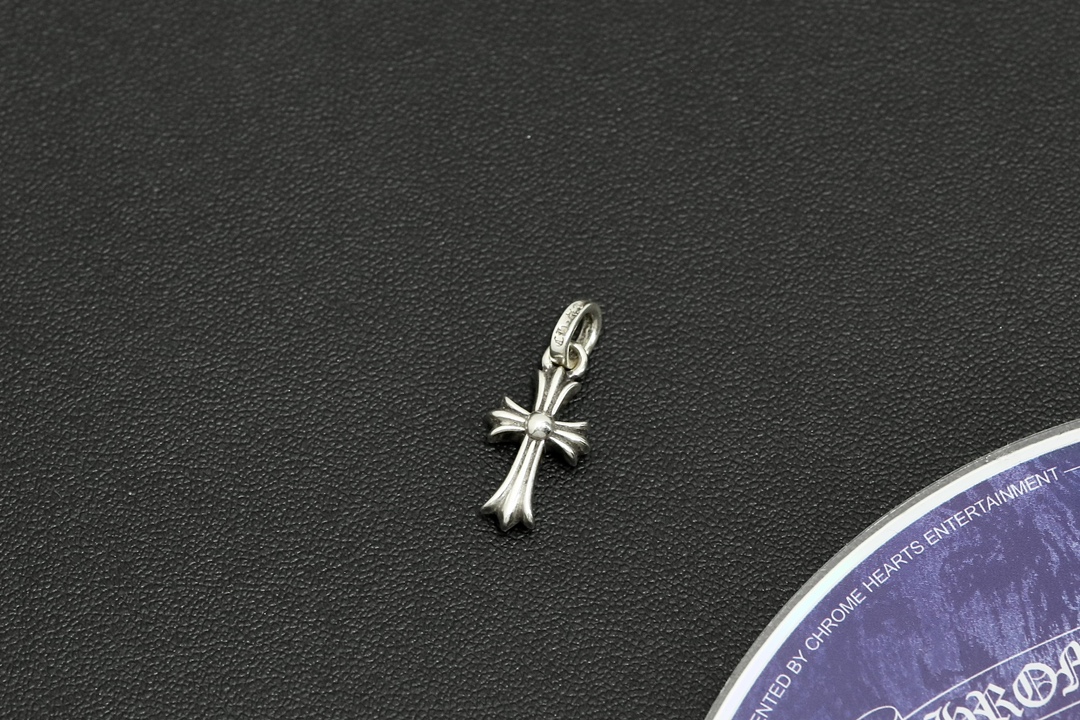 CH Cross Pendant [Weight approx. 2.5g]