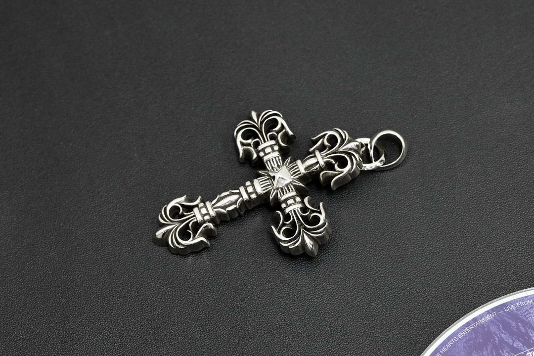 CH Large Cross Flower Pendant [Weight approx. 65.6g]