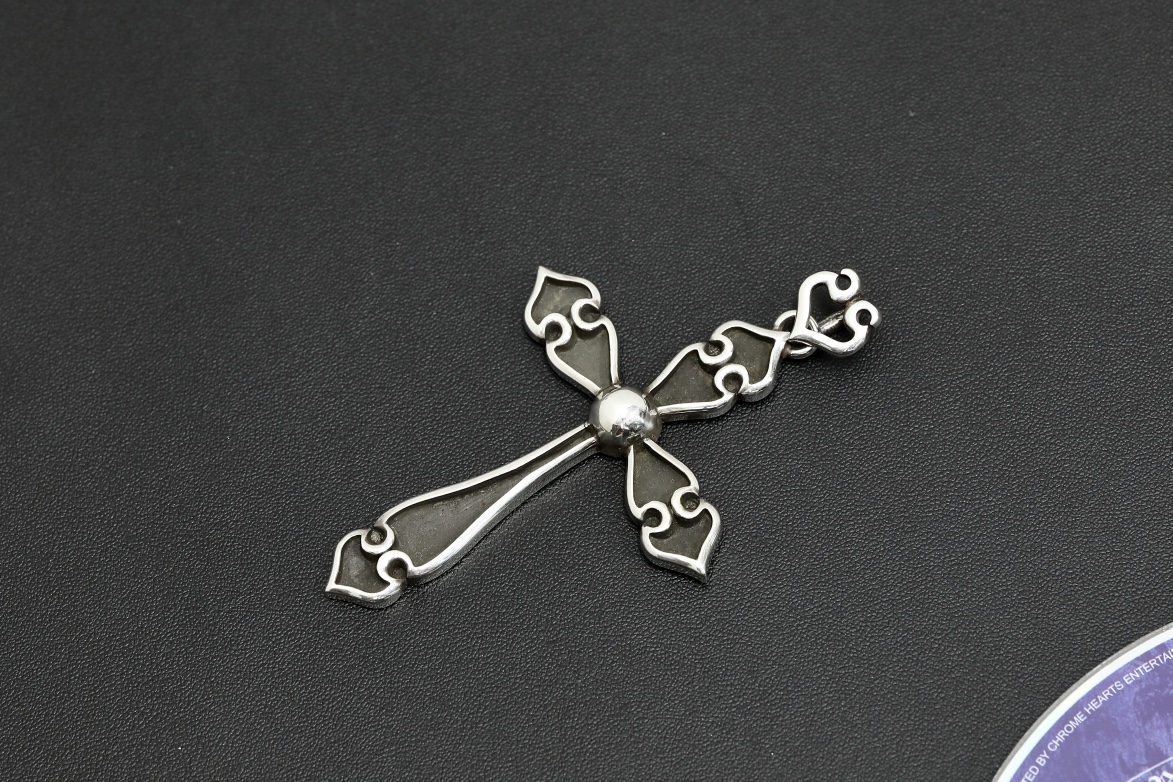 CH Heart Cross Pendant [Weight approx. 34.2g]