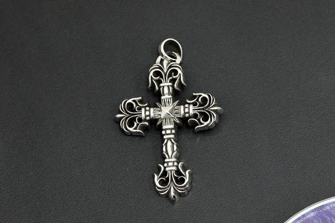 CH Large Cross Flower Pendant [Weight approx. 65.6g]