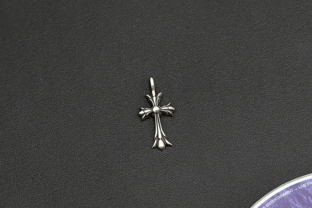 CH Double Image Cross Pendant [Weight approx. 5g]
