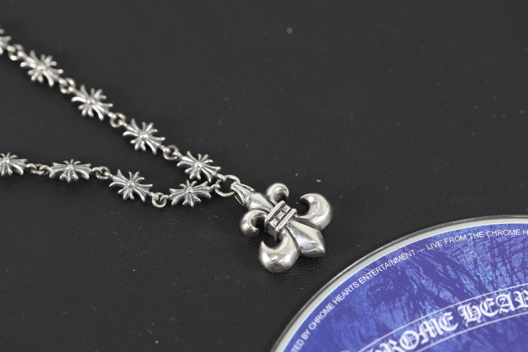 CH Small Scout Flower Pendant + Small Cross Necklace [Total Length 48cm]