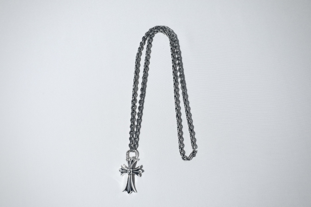 CH Cross-Shaped Bold Ring Necklace