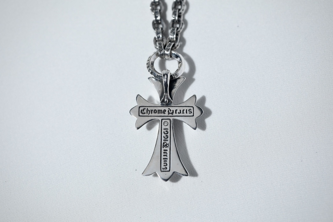 CH Cross-Shaped Bold Ring Necklace