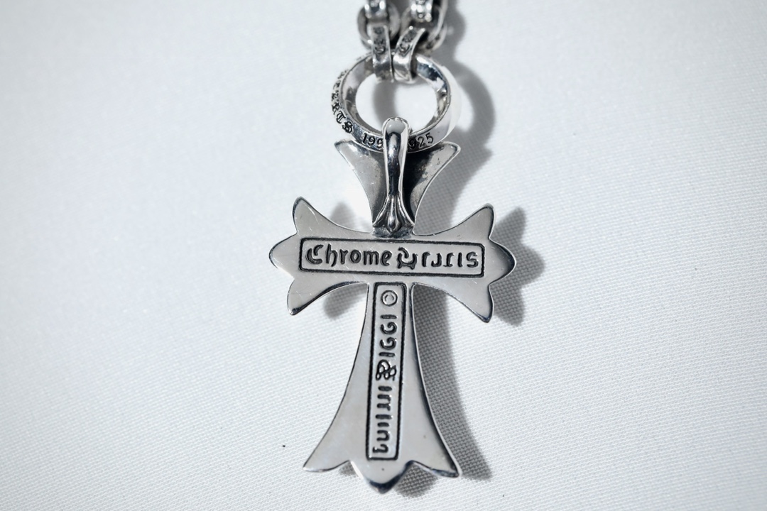 CH Cross-Shaped Bold Ring Necklace