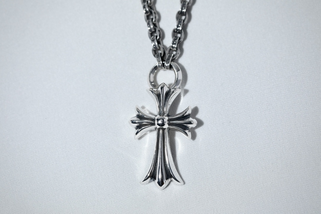 CH Cross-Shaped Bold Ring Necklace