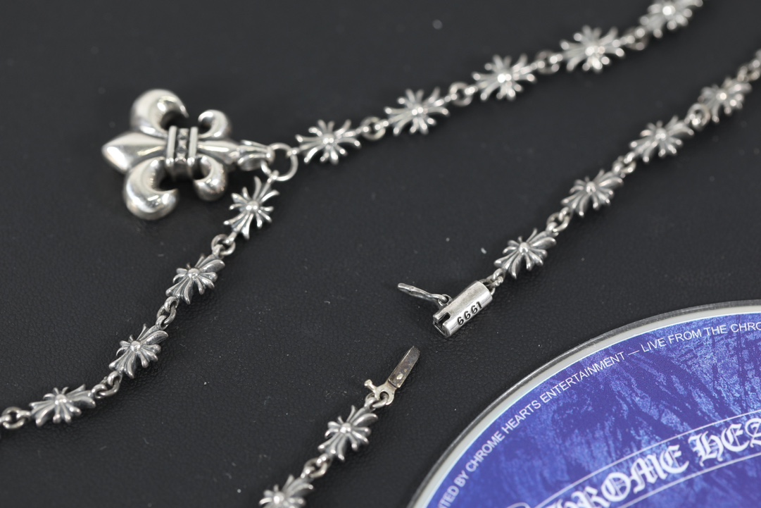 CH Small Scout Flower Pendant + Small Cross Necklace [Total Length 48cm]