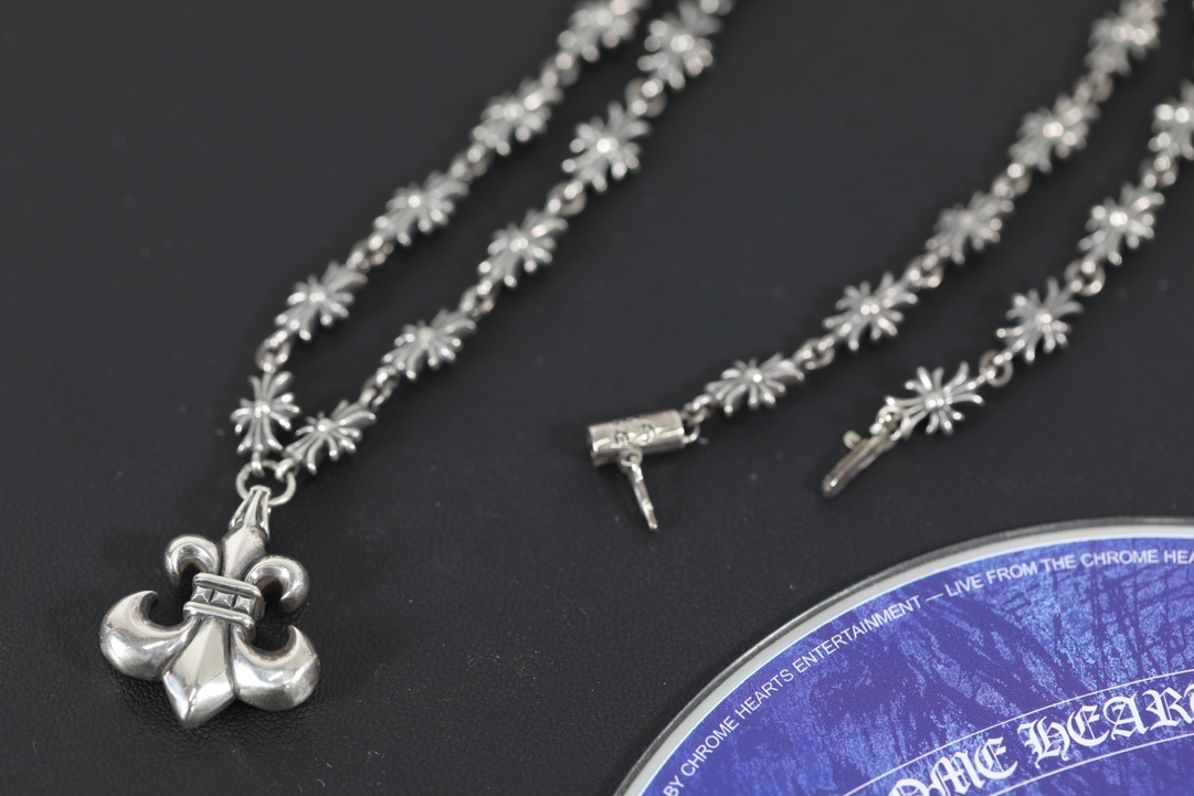 CH Small Scout Flower Pendant + Small Cross Necklace [Total Length 48cm]