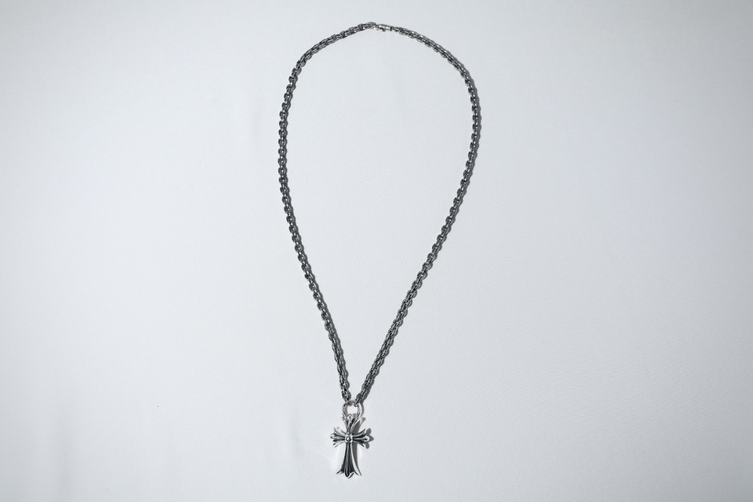 CH Cross-Shaped Bold Ring Necklace