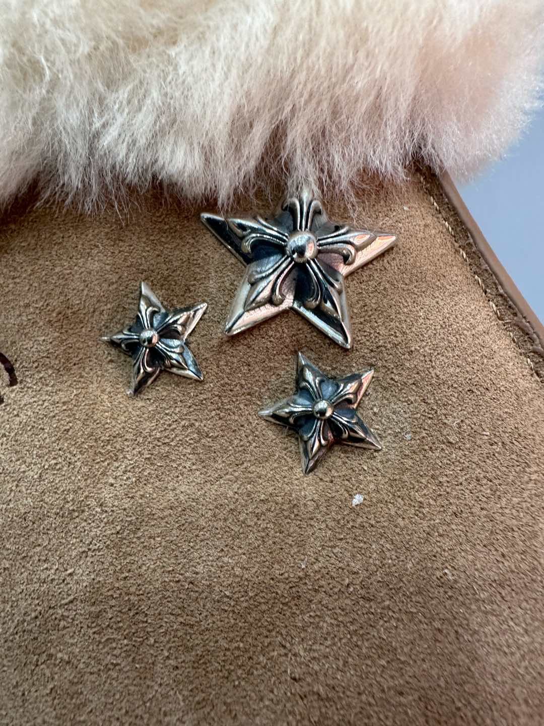 CH x UGG new style women's khaki leather and fur combined slippers.