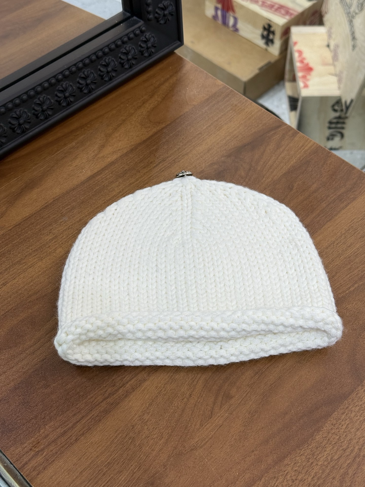 CH White Leather-Trimmed Boy Scout Flower Knitted Cashmere Cold Hat.