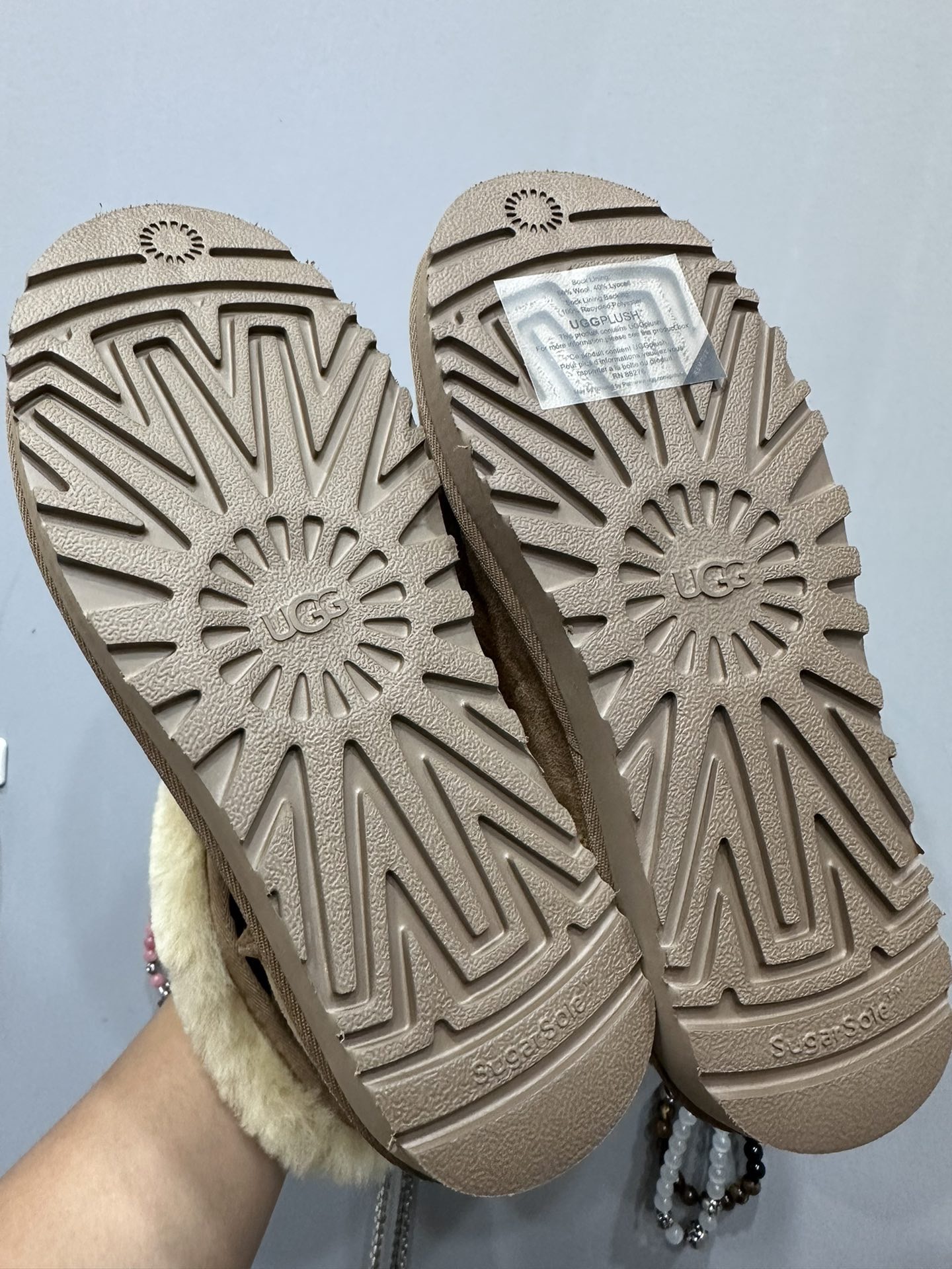 CH x UGG 24fw New Style Fur-And-Leather One-Piece Mid-Calf Snow Boots.