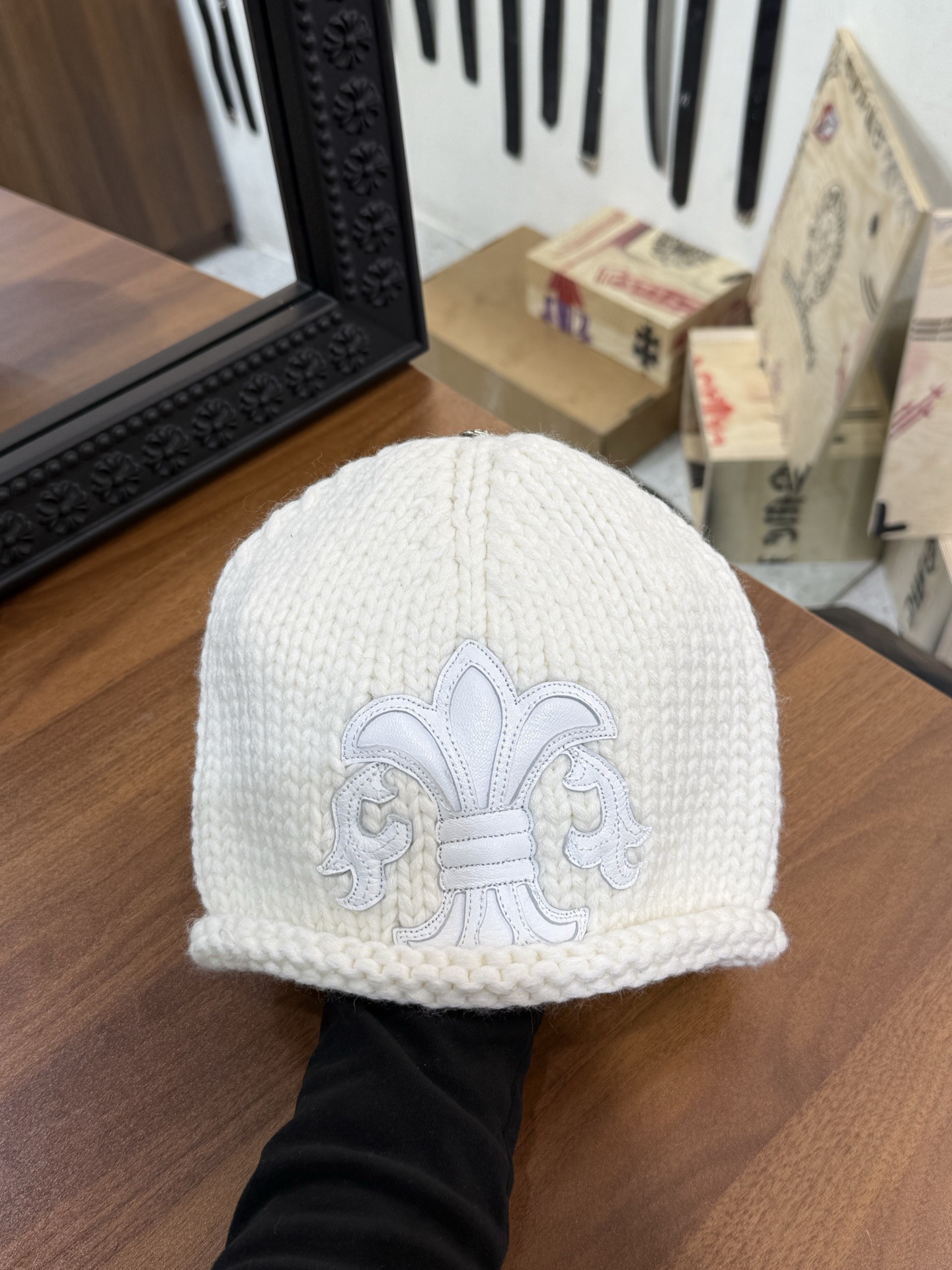 CH White Leather-Trimmed Boy Scout Flower Knitted Cashmere Cold Hat.