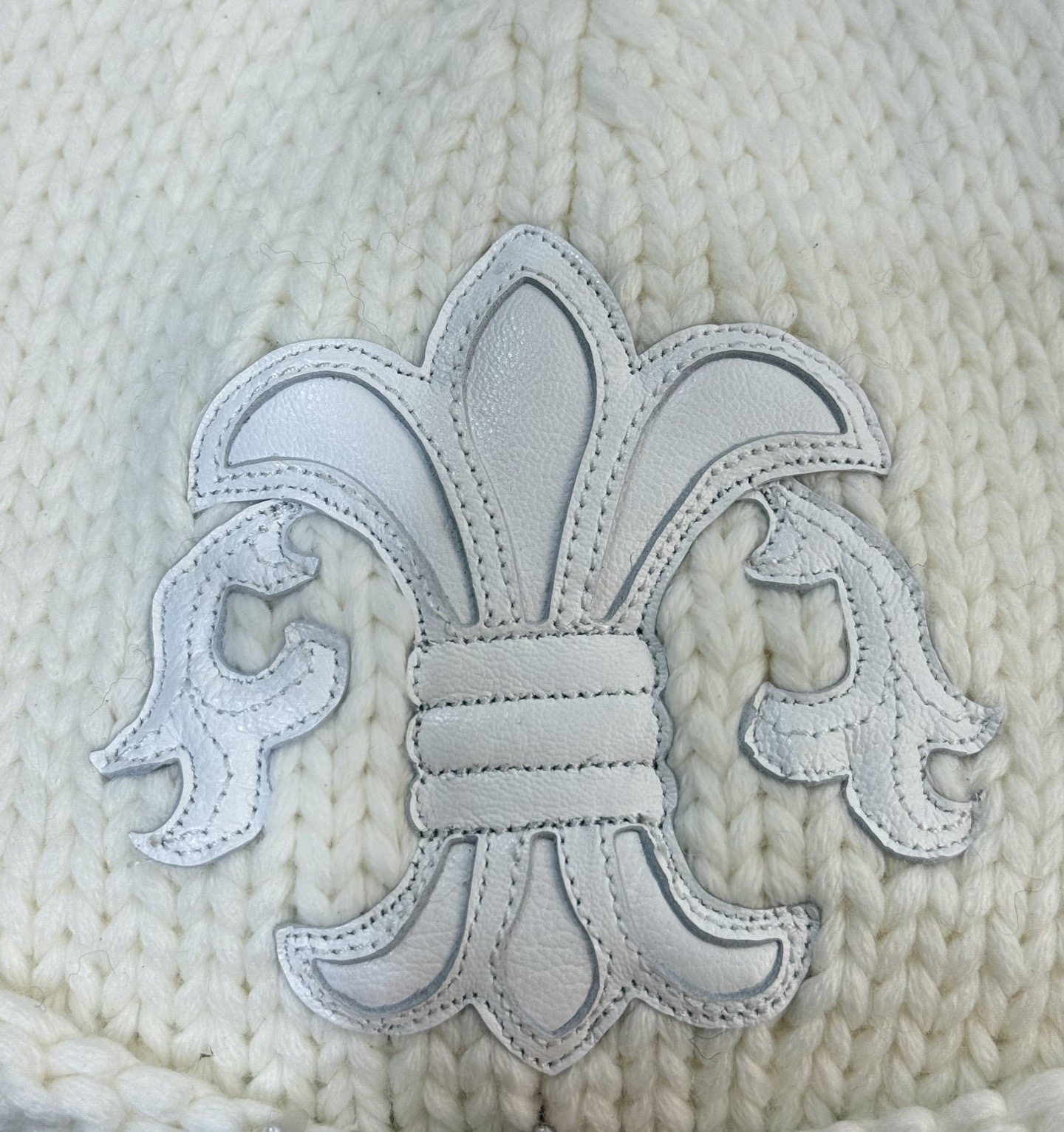 CH White Leather-Trimmed Boy Scout Flower Knitted Cashmere Cold Hat.
