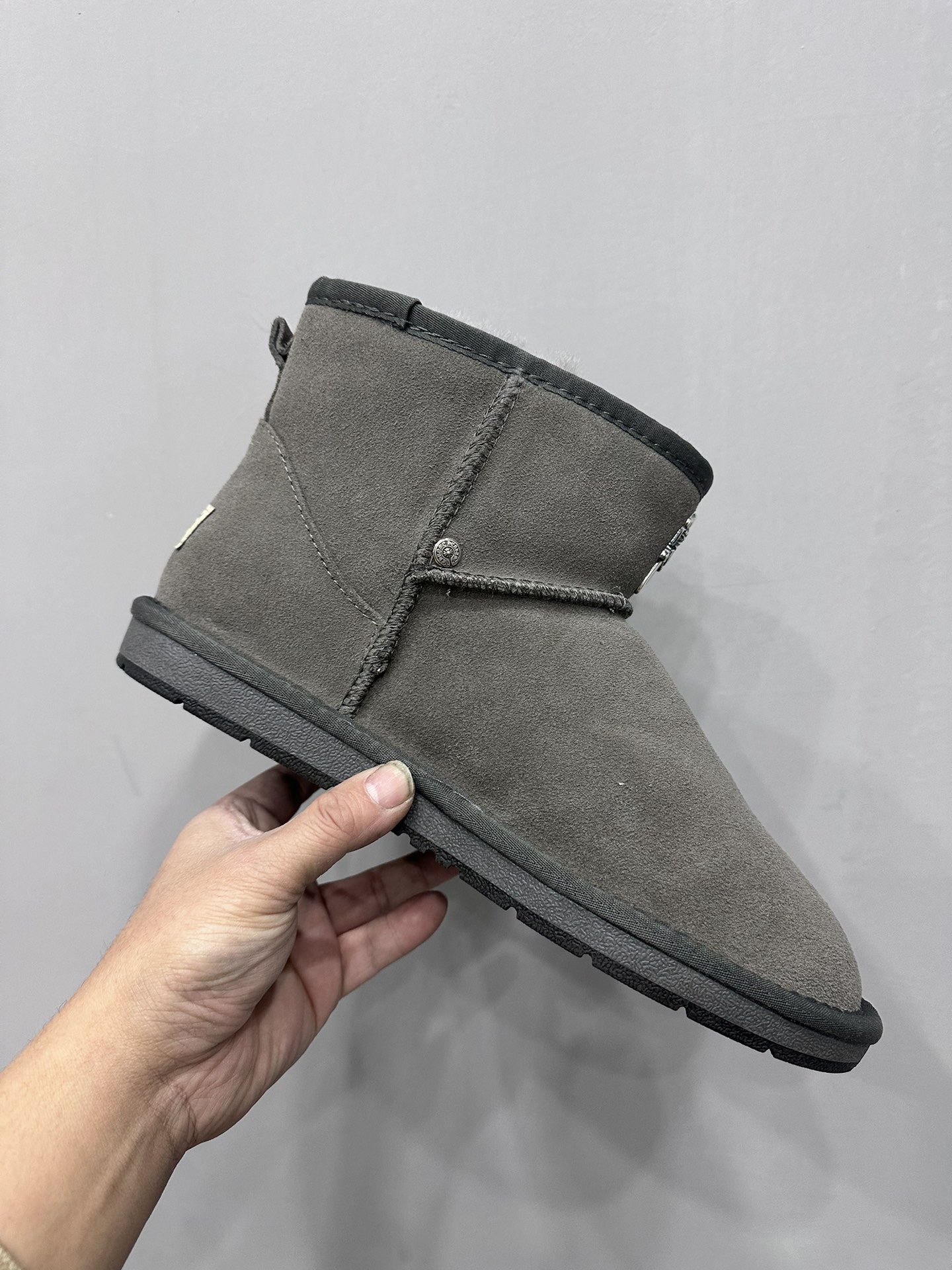 CH x UGG Low-top Leather and Fur一体 Snow Boots in Grey