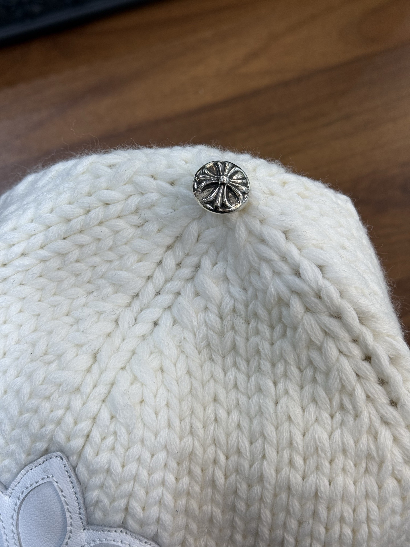 CH White Leather-Trimmed Boy Scout Flower Knitted Cashmere Cold Hat.