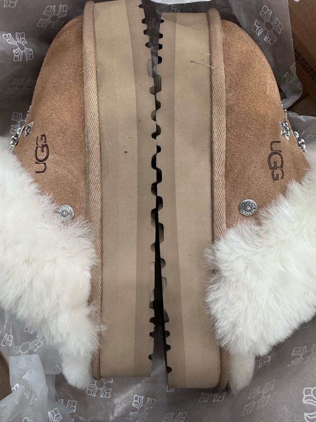CH x UGG new style women's khaki leather and fur combined slippers.