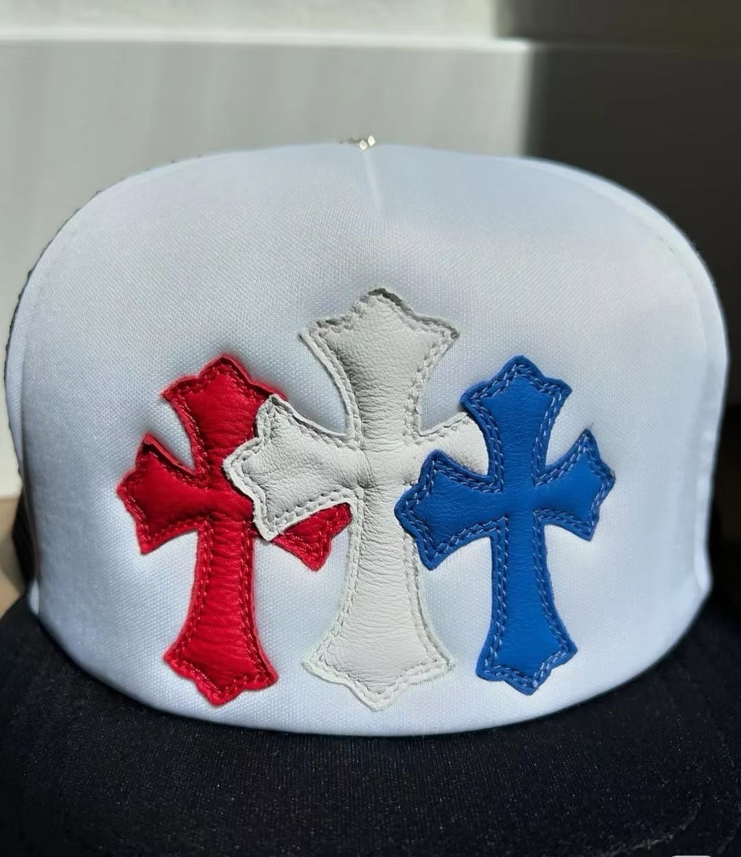 Three adjustable cross-shaped baseball caps made of CH.