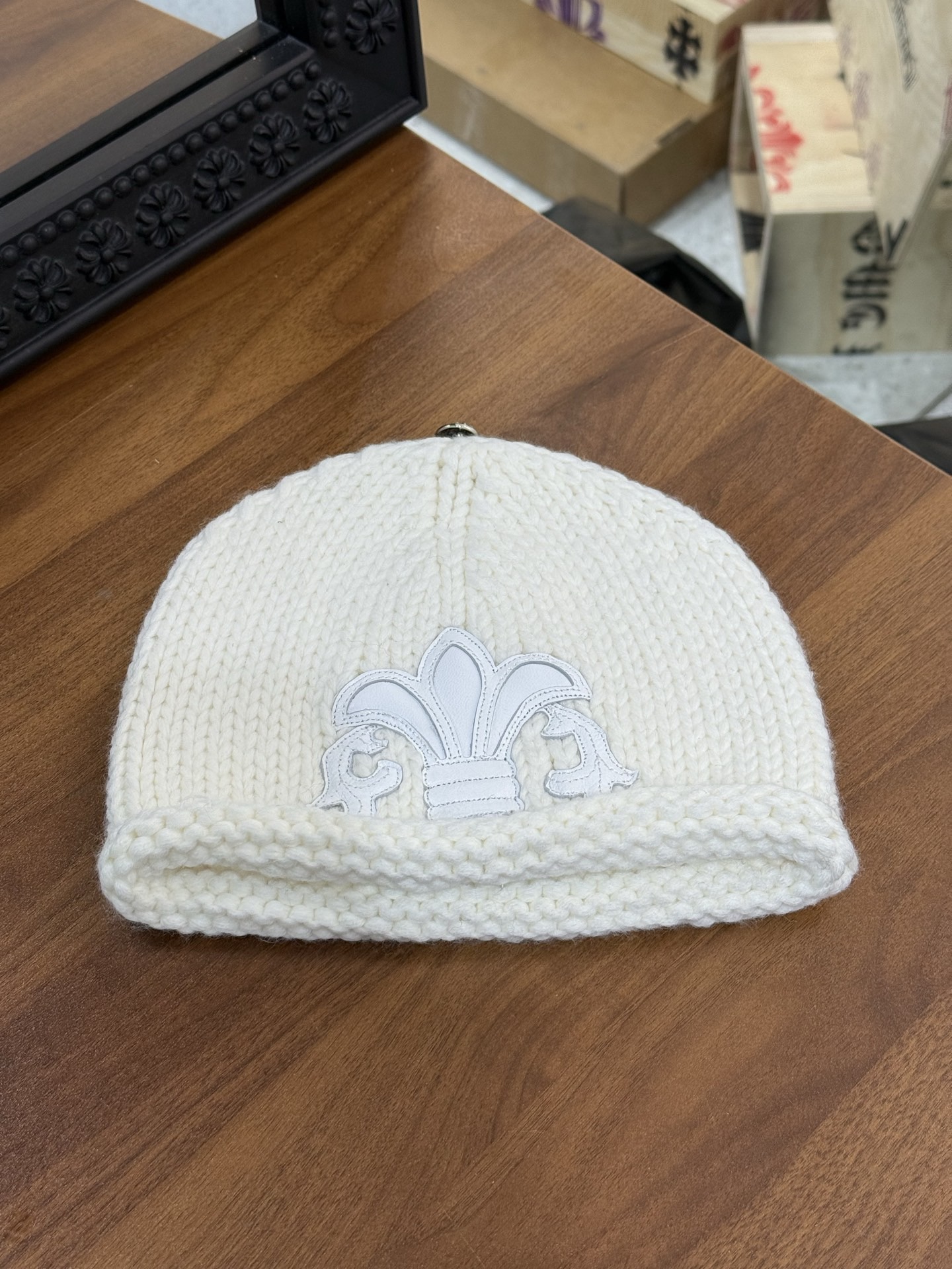 CH White Leather-Trimmed Boy Scout Flower Knitted Cashmere Cold Hat.